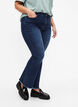 Jeansy Ellen typu bootcut z niewykonczonym brzegiem, Blue denim, Model image number 2