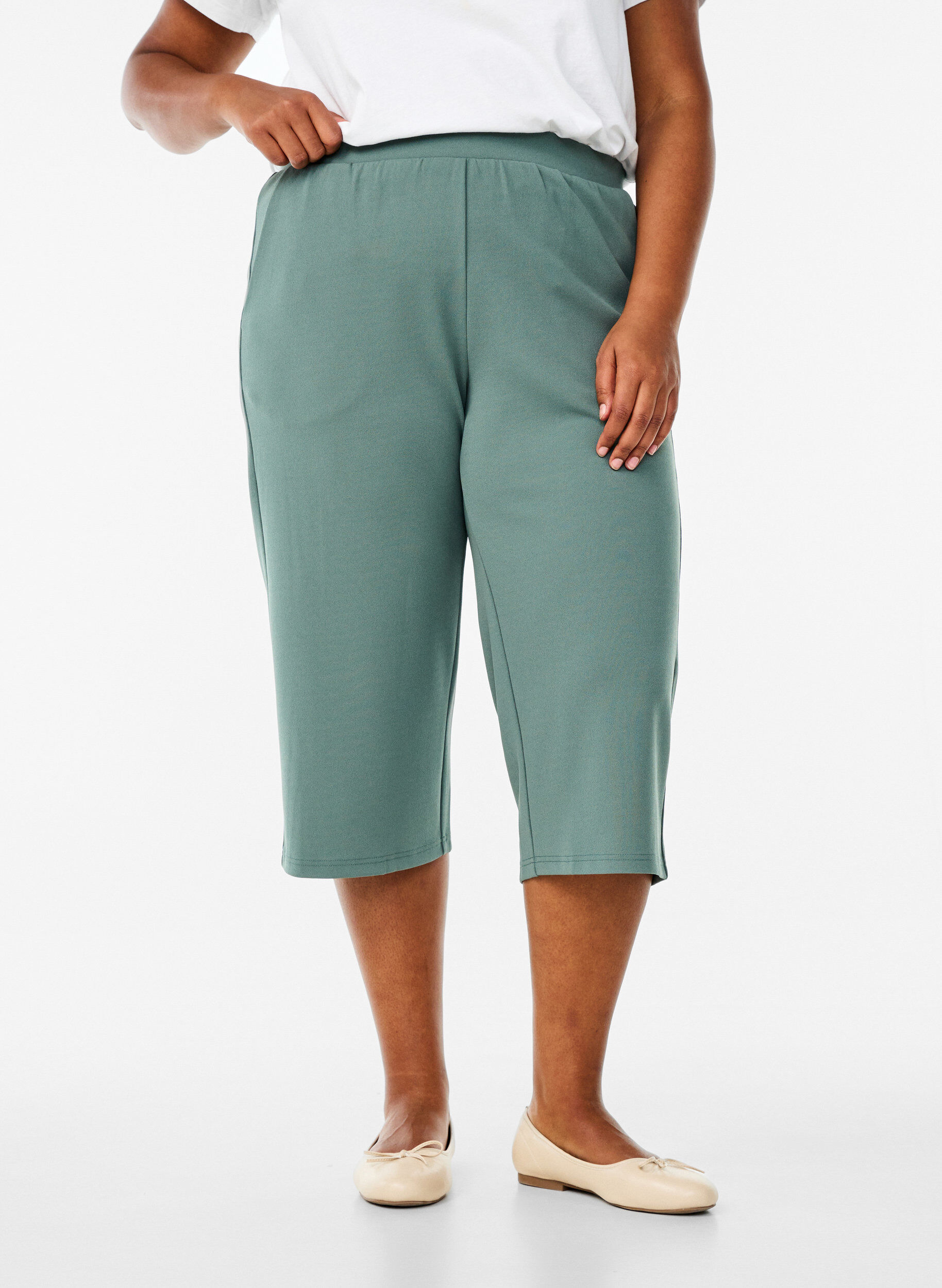 Zizzi Spodnie 3/4 o luznym kroju z wysokim stanem, Zielony, Model image number 2