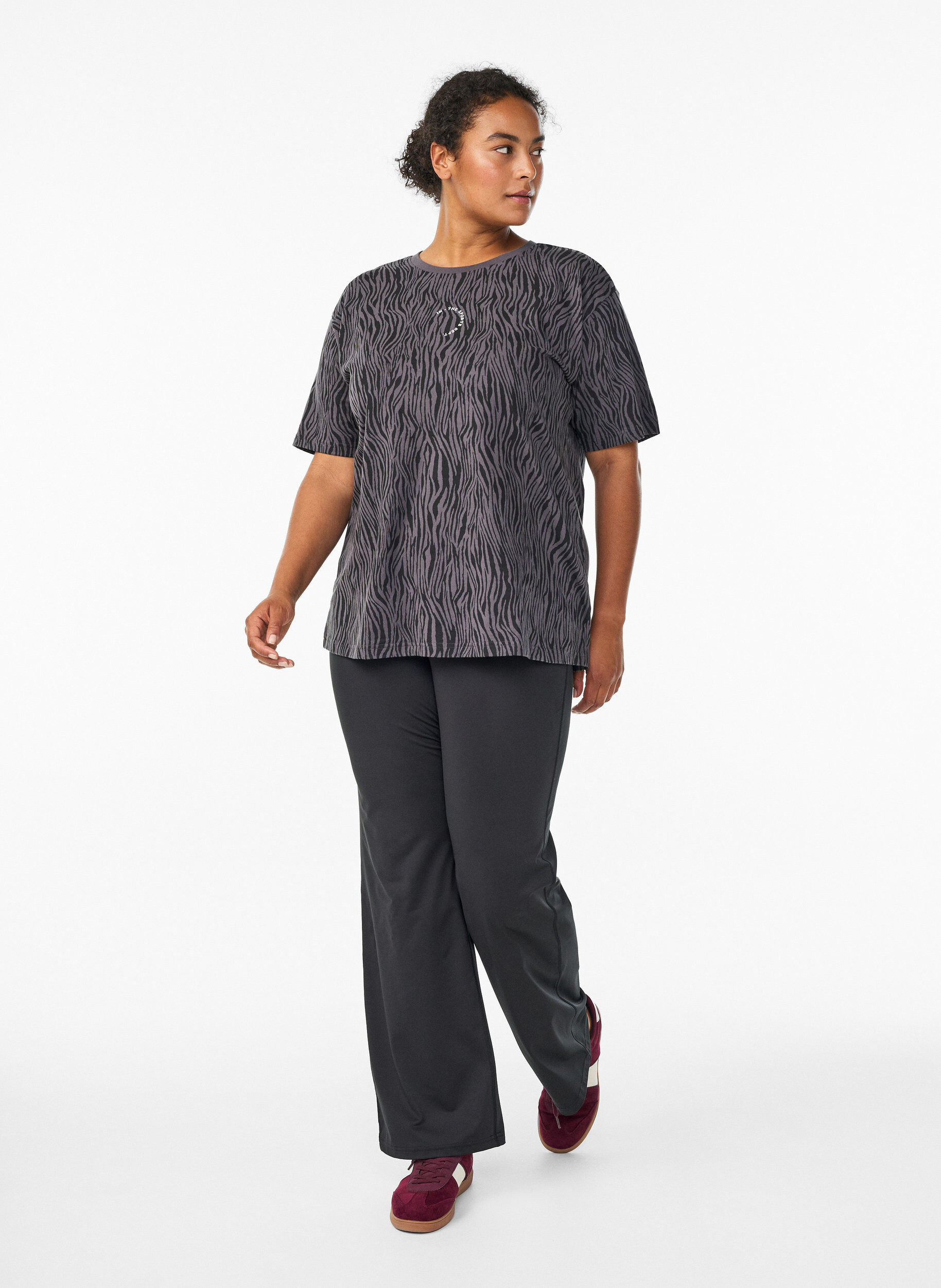 Zizzi Koszulka sportowa z bawelny organicznej w paski zebry, Ciemnoszary, Model image number 1