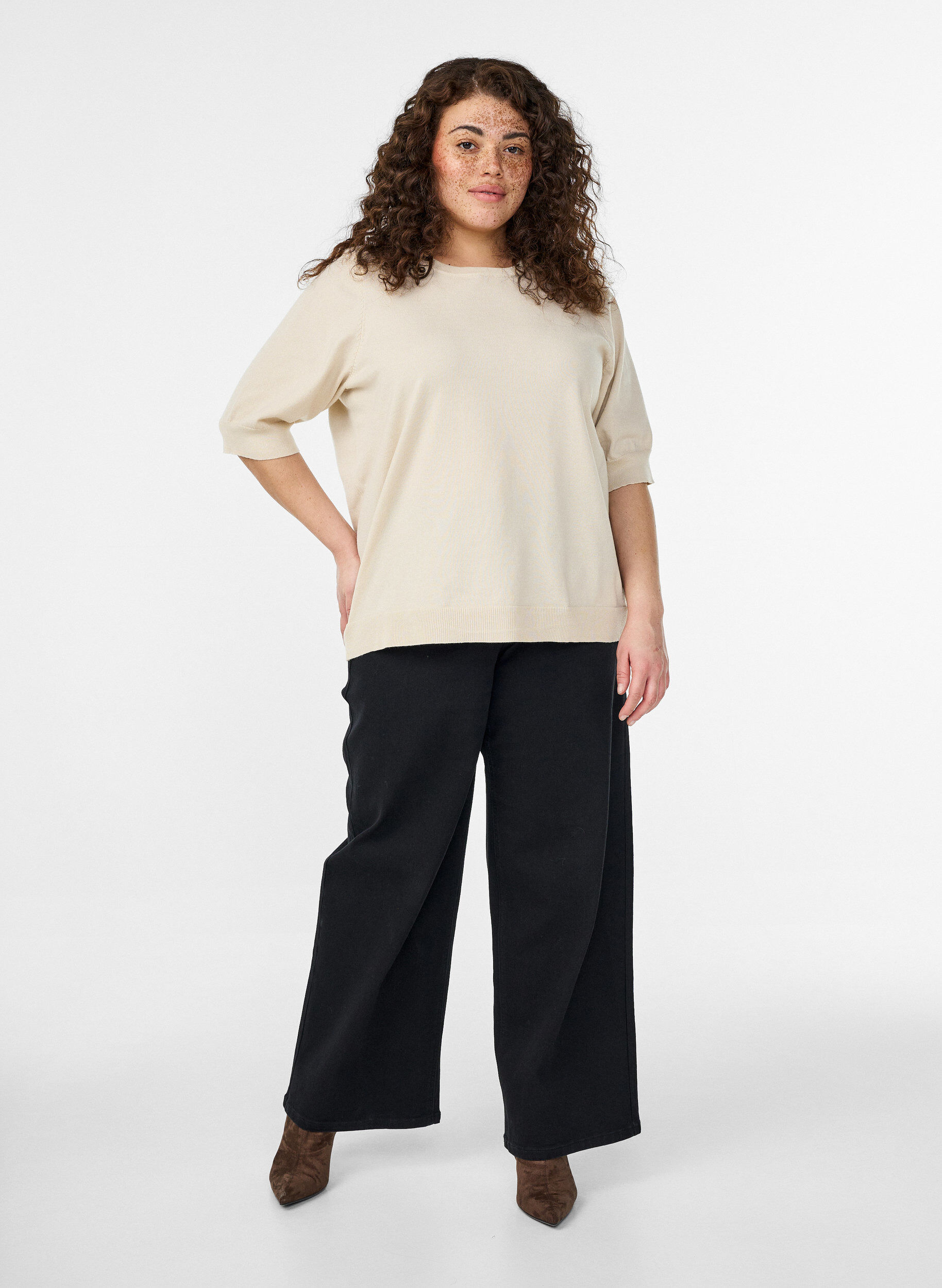 Zizzi FLASH - Cienko dzianinowa bluzka z kr&oacute;tkimi rekawami, Beżowy, Model image number 1