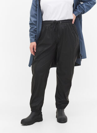 Spodnie przeciwdeszczowe z gumka i sznurkiem, Black, Model image number 2
