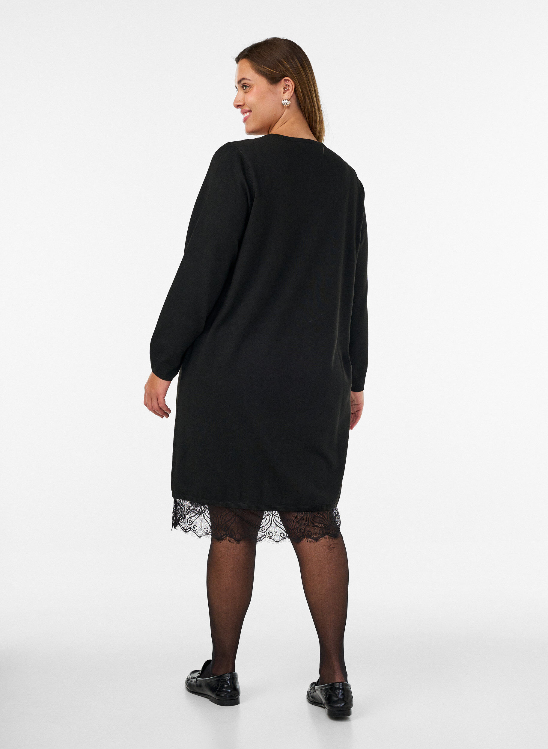 ZizziKr&oacute;tka dzianinowa sukienka z koronkowym wykonczeniem, Czarne, Model image number 2
