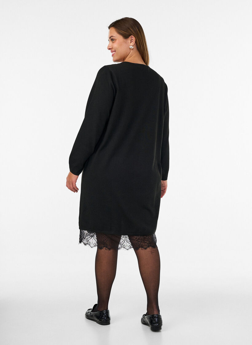 Kr&oacute;tka dzianinowa sukienka z koronkowym wykonczeniem, Czarne, Model image number 2