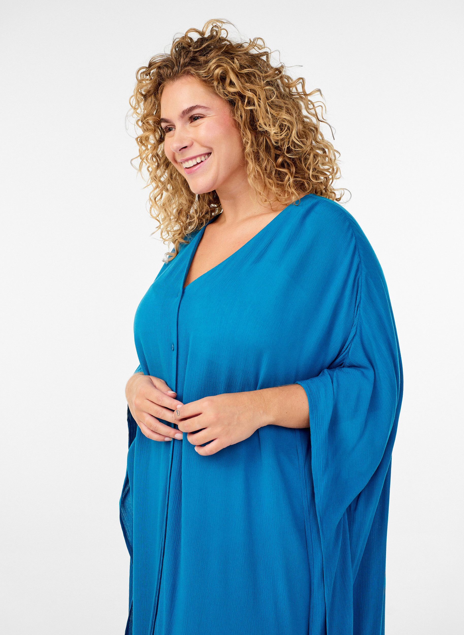 Zizzi Kaftan plazowy z guzikami, Niebieskie, Model image number 2