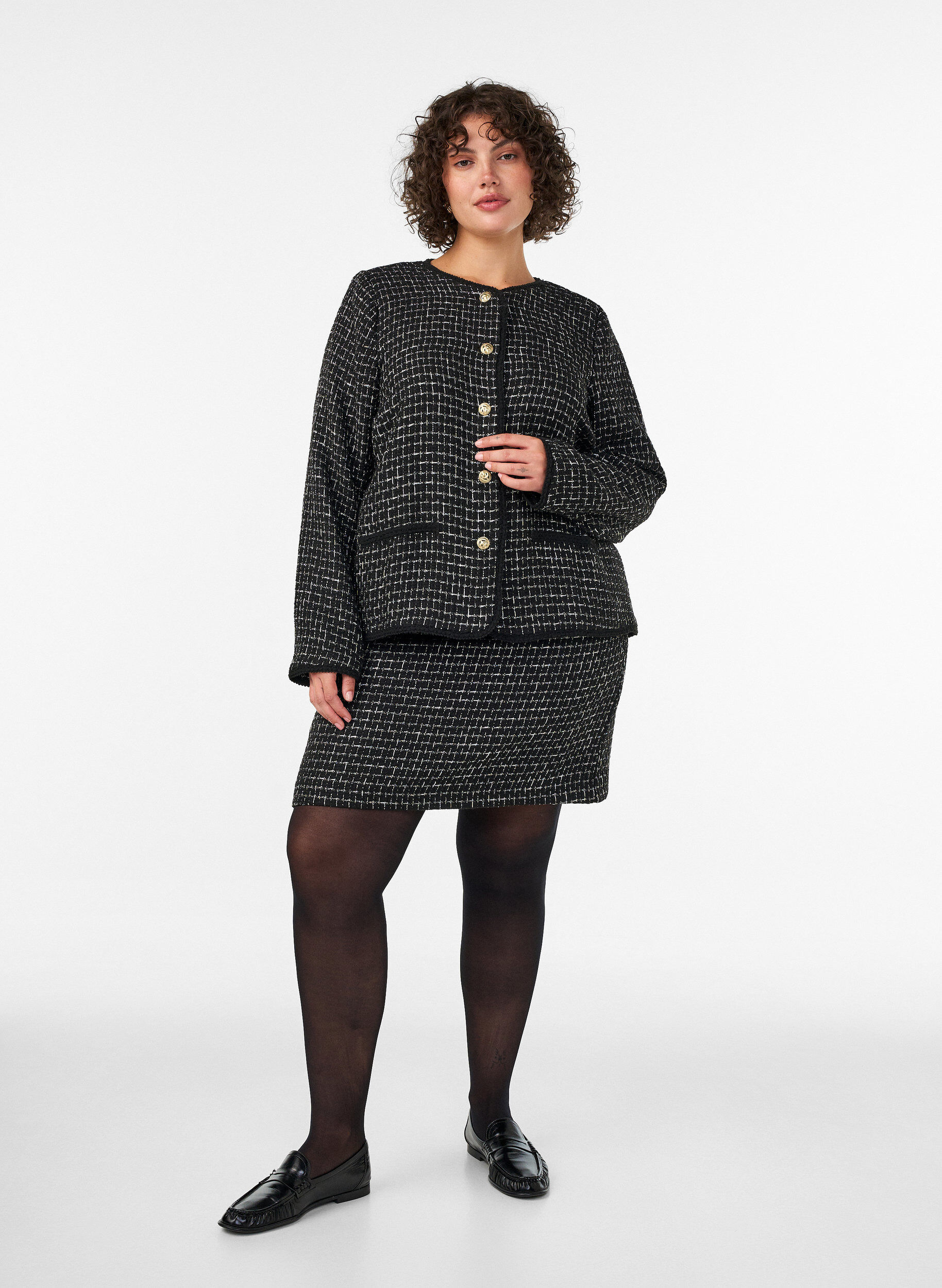 ZizziKr&oacute;tka sp&oacute;dnica z tkaniny boucl&eacute;, Czarne, Model image number 1