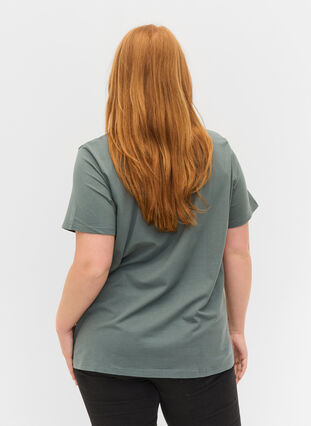 T-shirt z krótkim rekawem i dekoltem w szpic, Balsam Green, Model image number 1