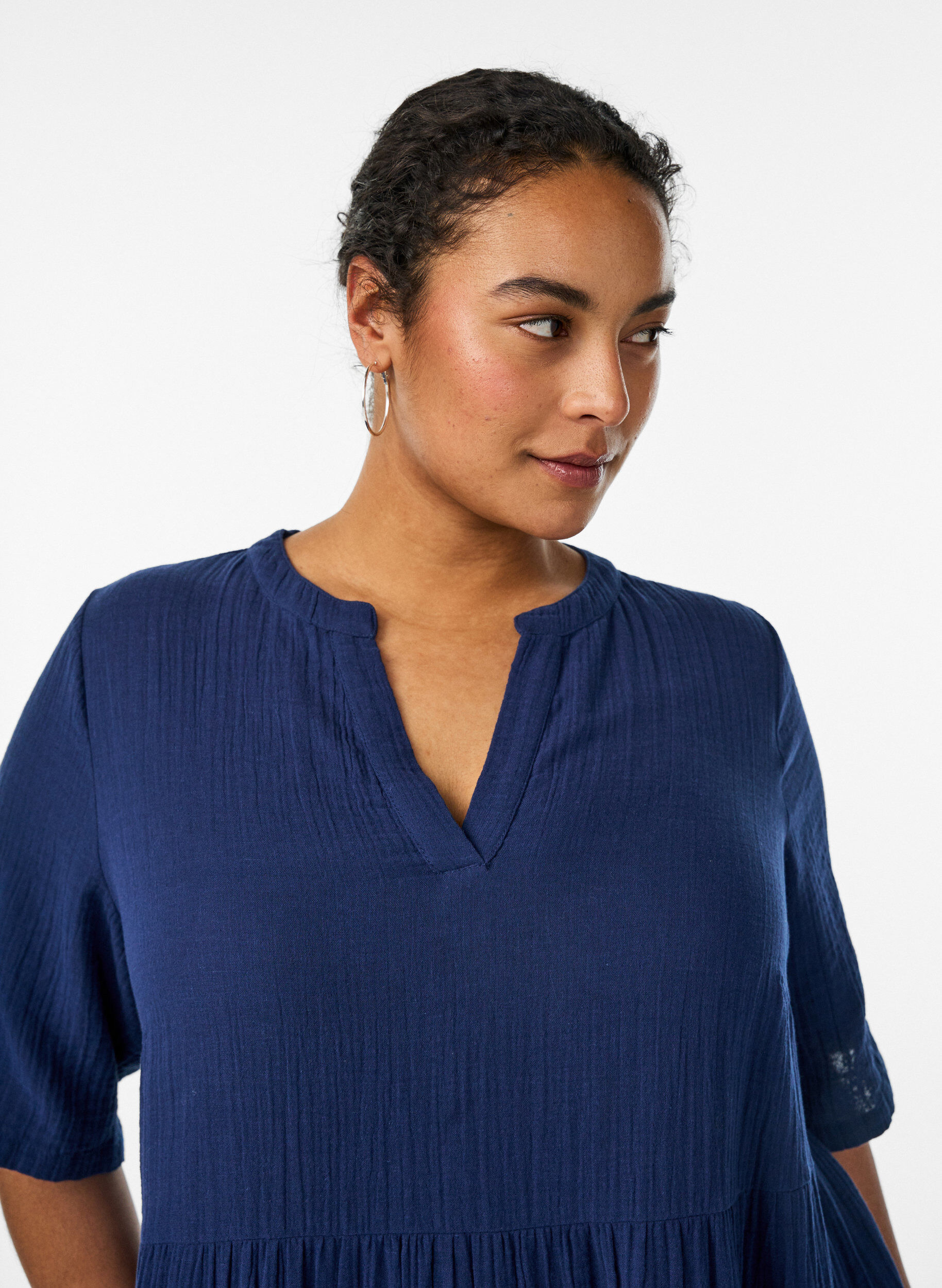 Zizzi Sukienka midi w kroju A z bawelnianej musliny, Niebieskie, Model image number 2