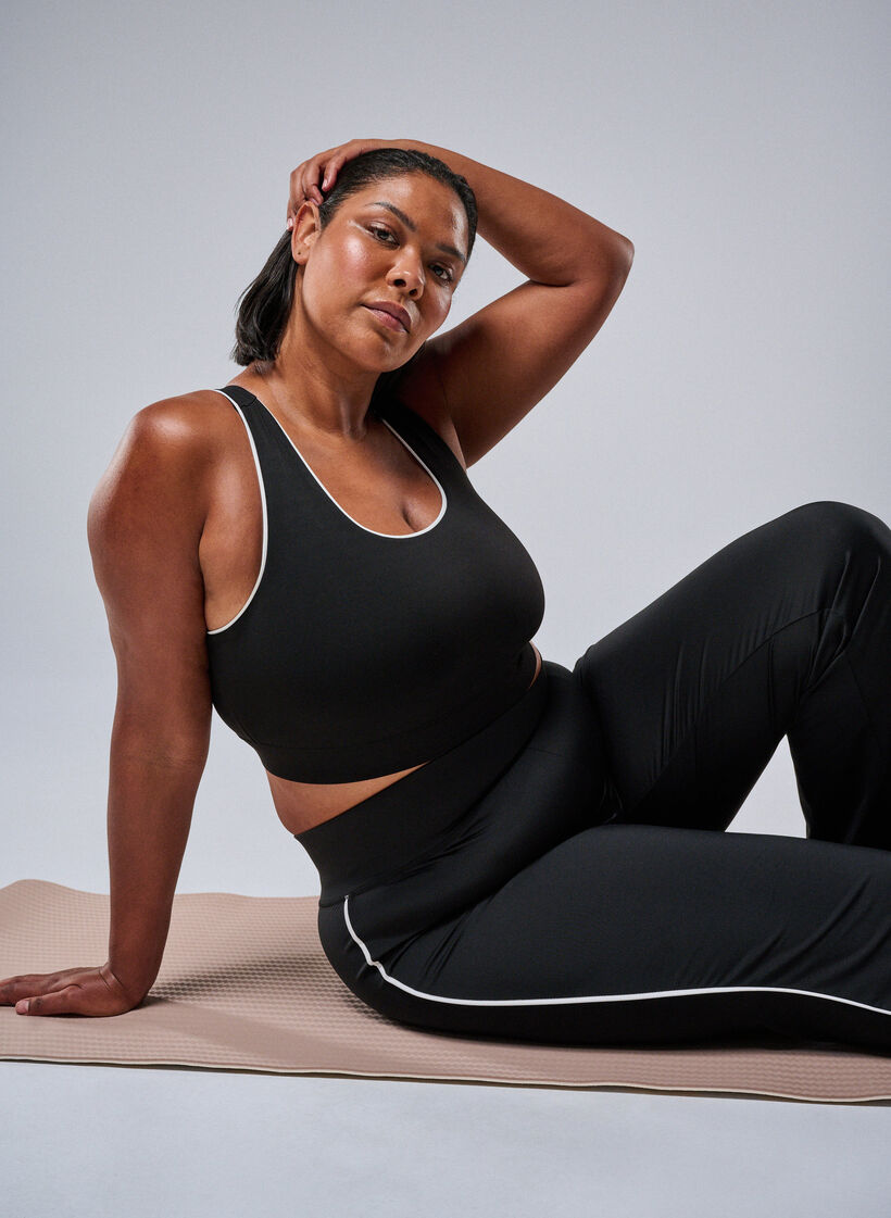  Biustonosz sportowy o fasonie racerback z kontrastowa lamówka, Czarne, Image image number 0