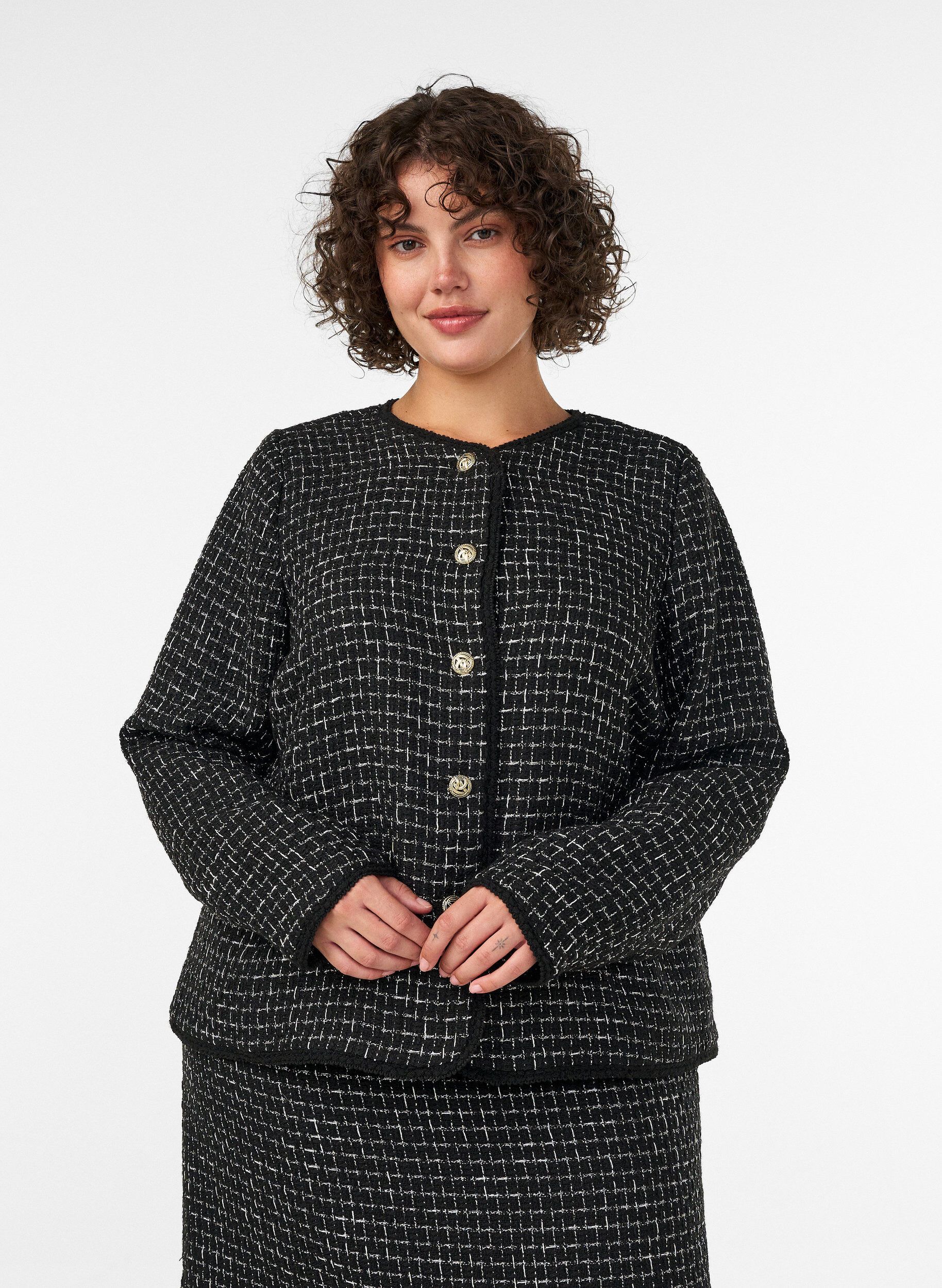Kurtka z boucle ze zlotymi guziki, Czarne, Model