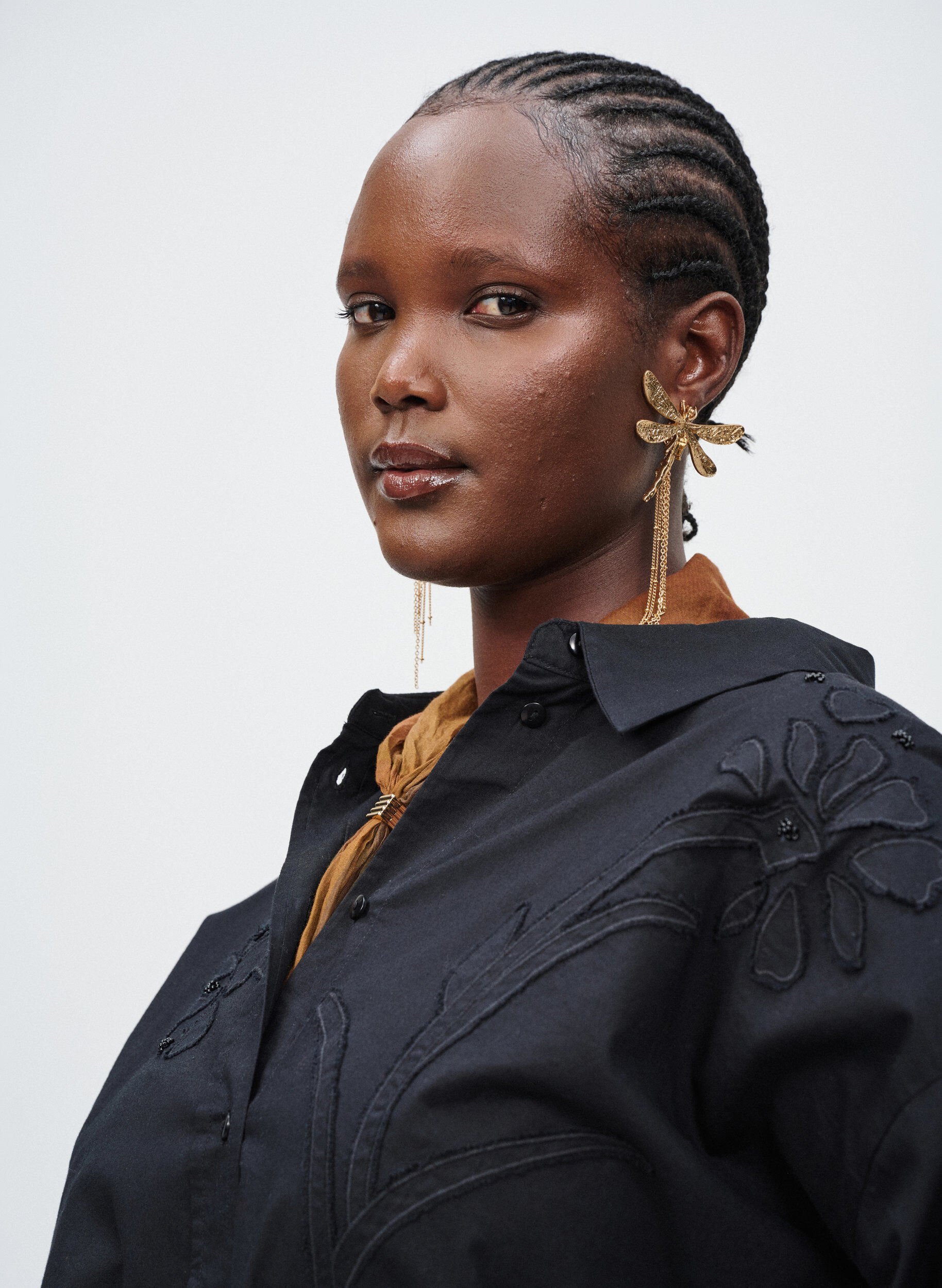 Zizzi Koszula bawelniana z kwiatowym haftem w tym samym kolorze, Czarne, Image image number 0