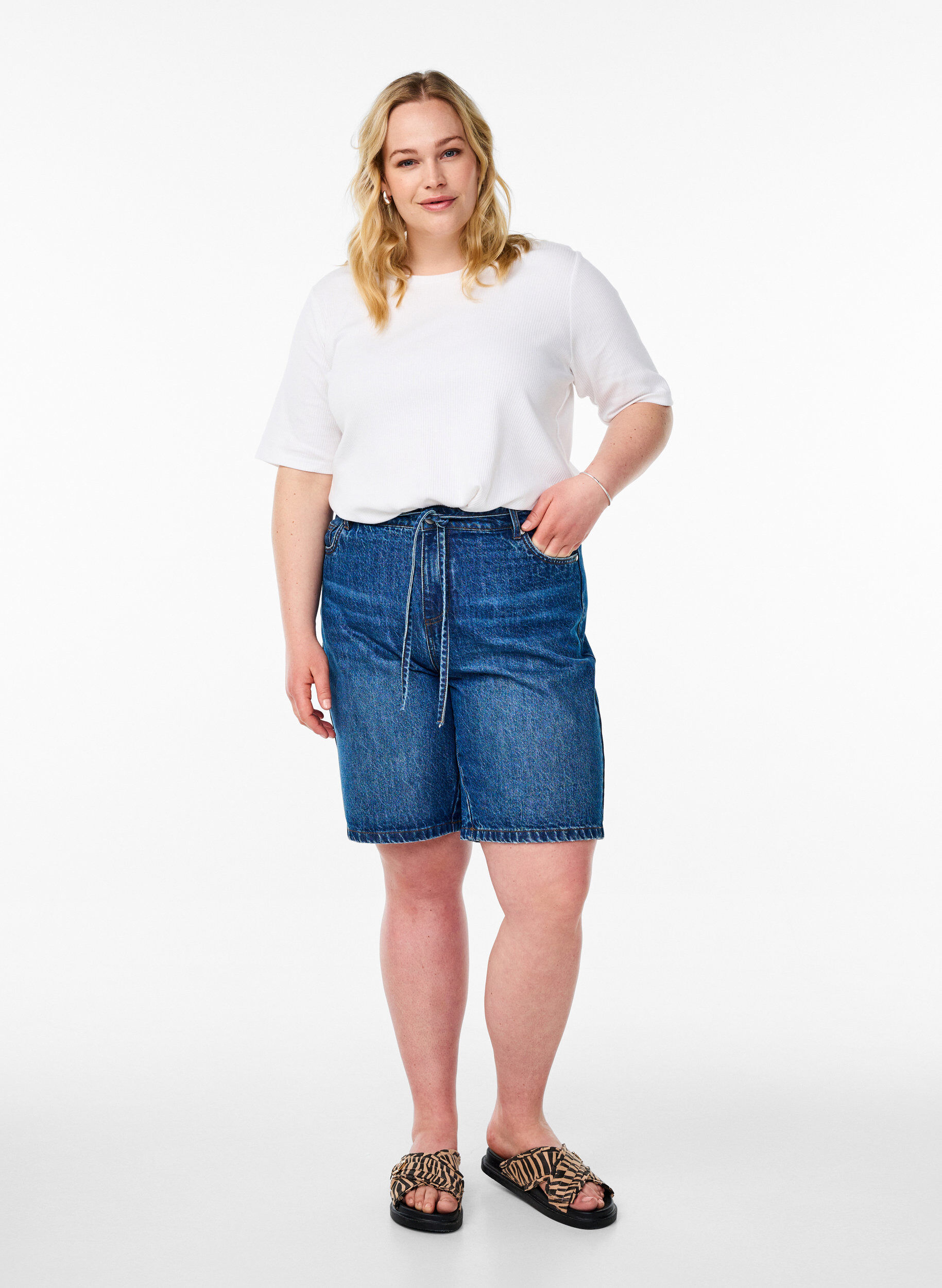 ZizziBluzka z dzerseju w prazki z kr&oacute;tkim rekawem, Biały, Model image number 1