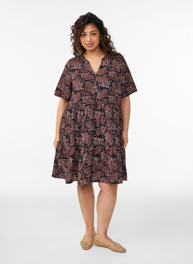 Rozszerzana, odcinana sukienka z&nbsp;kr&oacute;tkim rekawem, Czarne, Model image number 1