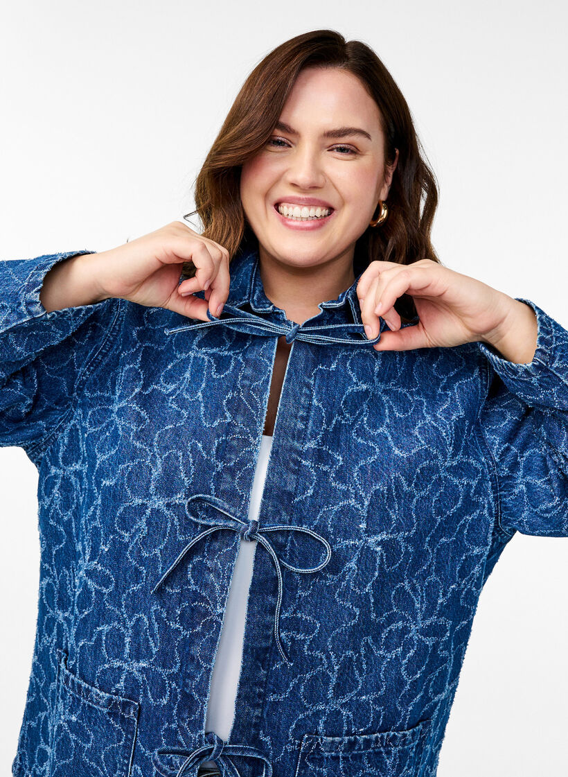 Zawiazywana kurtka jeansowa z kieszeniami, Blue Denim Destroy, Model image number 2