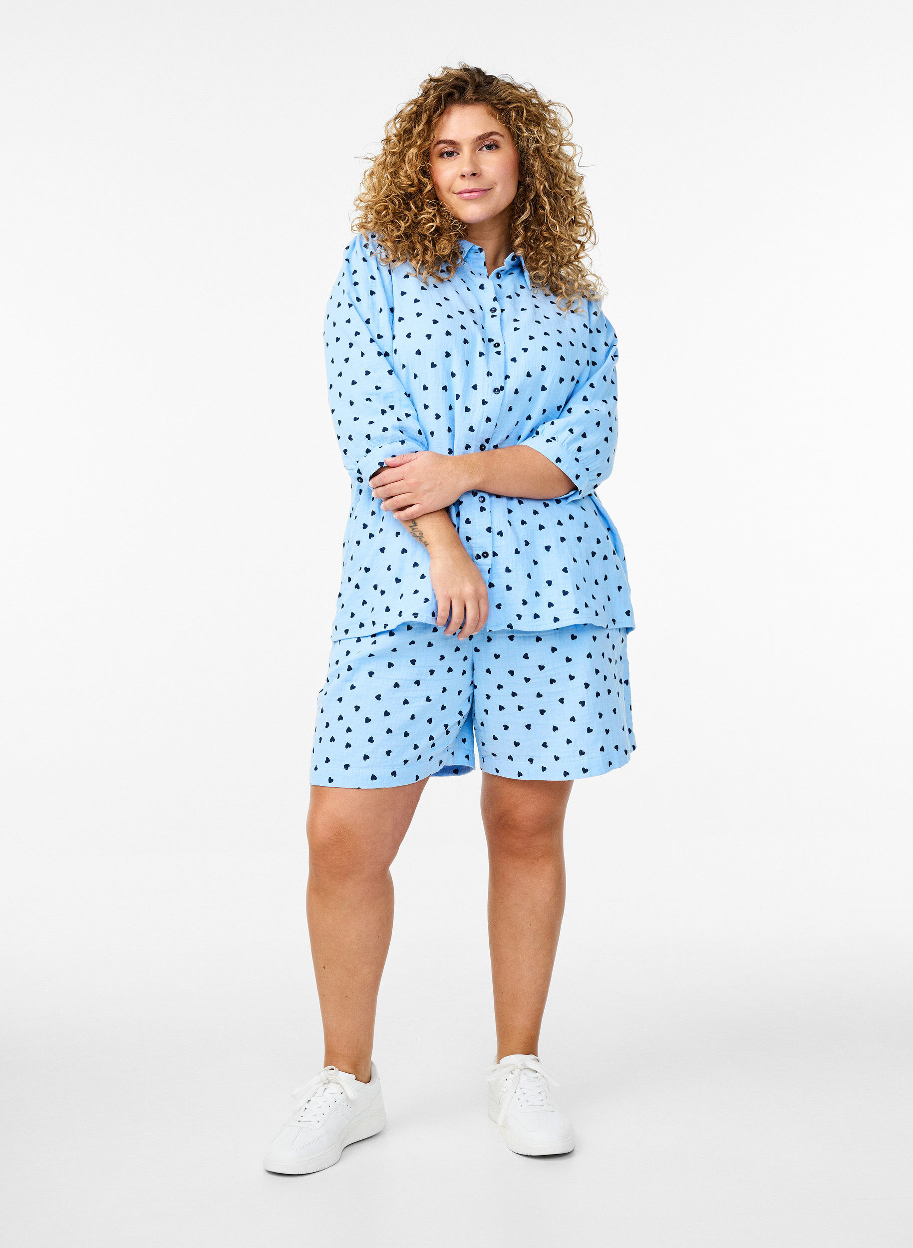 Zizzi Bawelniane muslinowe szorty w serduszka, Niebieskie, Model image number 1