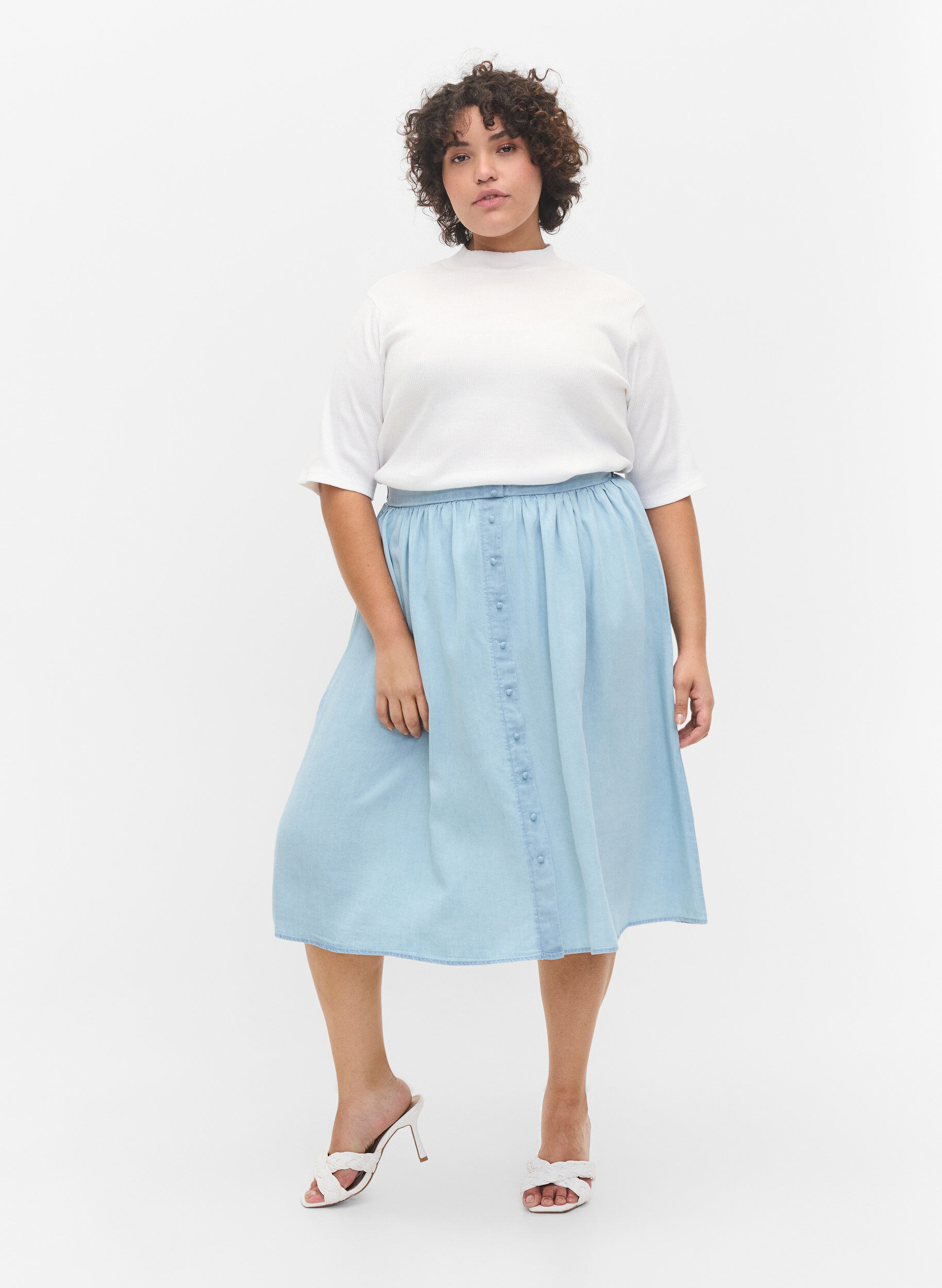 Zizzi 	 Loose skirt with buttons, Light Blue, Model image number 0