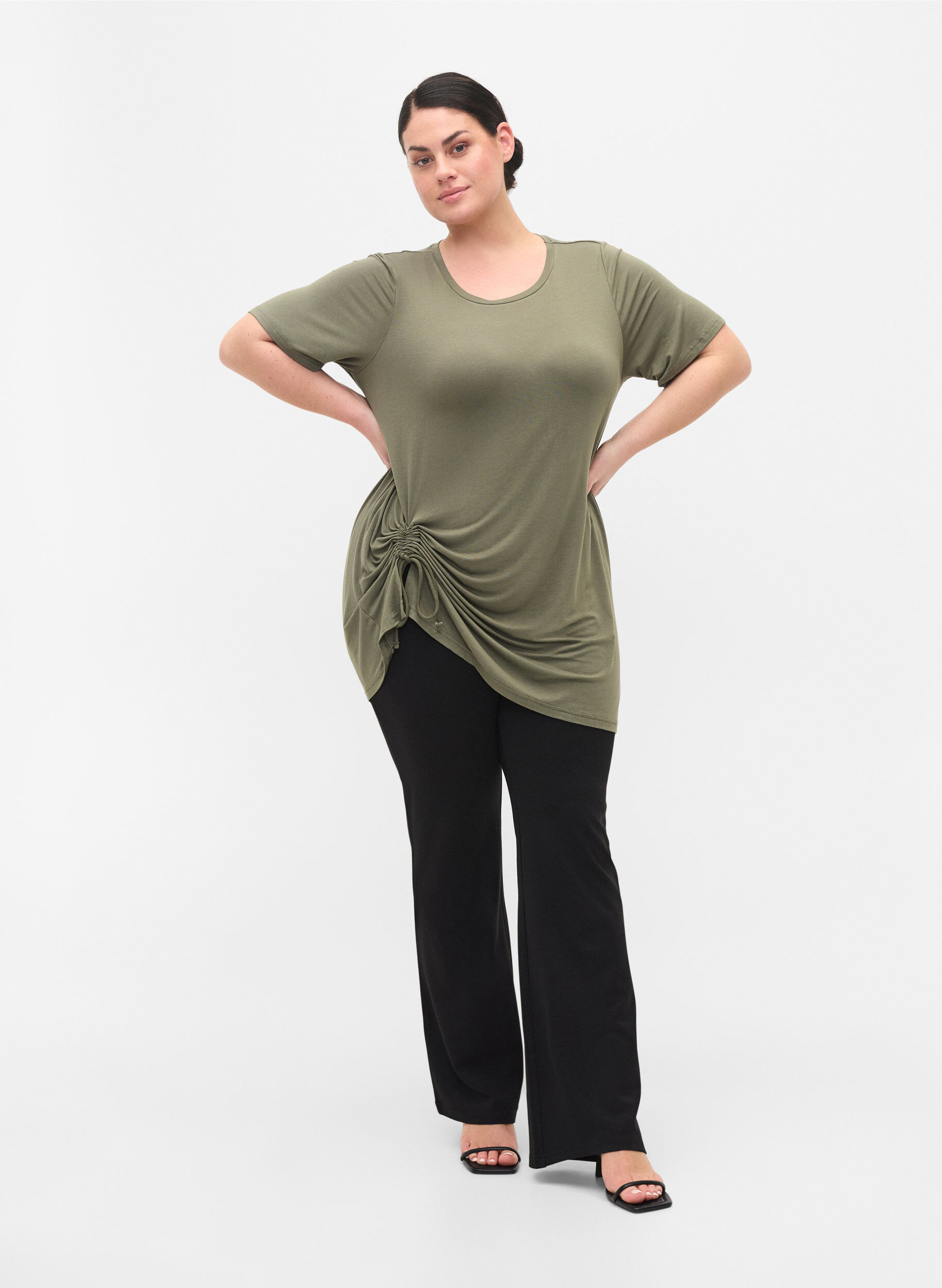 Zizzi Short-sleeved viscose tunic with snow details, Dusty Olive, Model image number 2