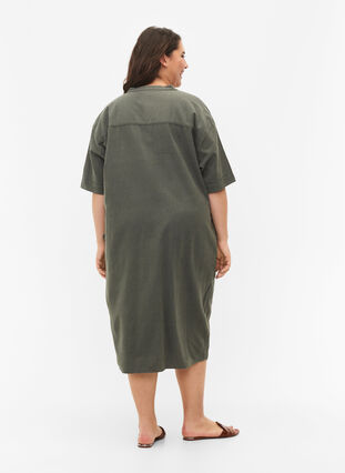 Flash - Bawelniana sukienka midi z krótkim rekawem, Balsam Green, Model image number 1