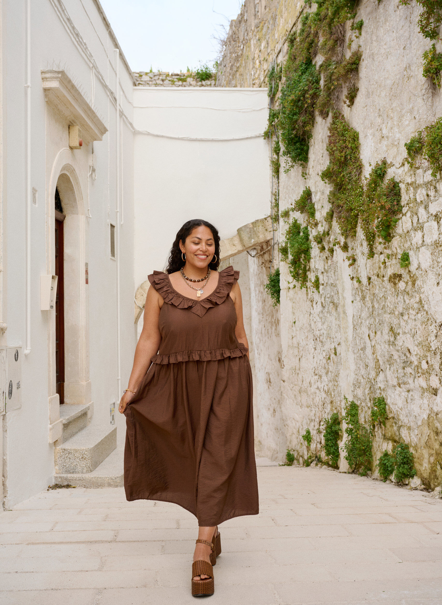 Zizzi Sukienka midi bez rekaw&oacute;w z falbankami, Brązowy, Image image number 0