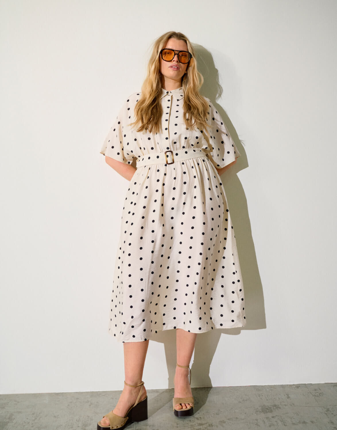 Czarne sukienki midi