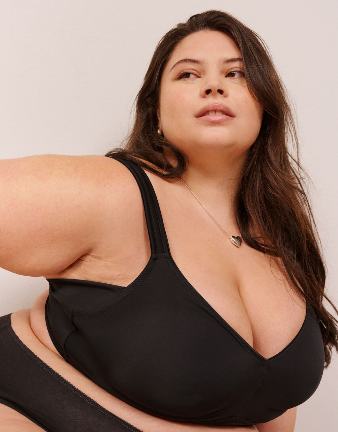 Biustonosze nieusztywniane