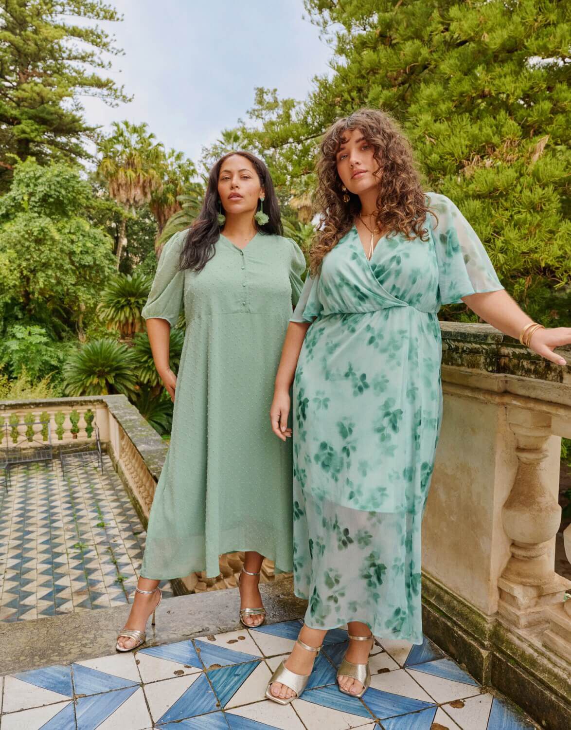 Czarne sukienki na imprezę