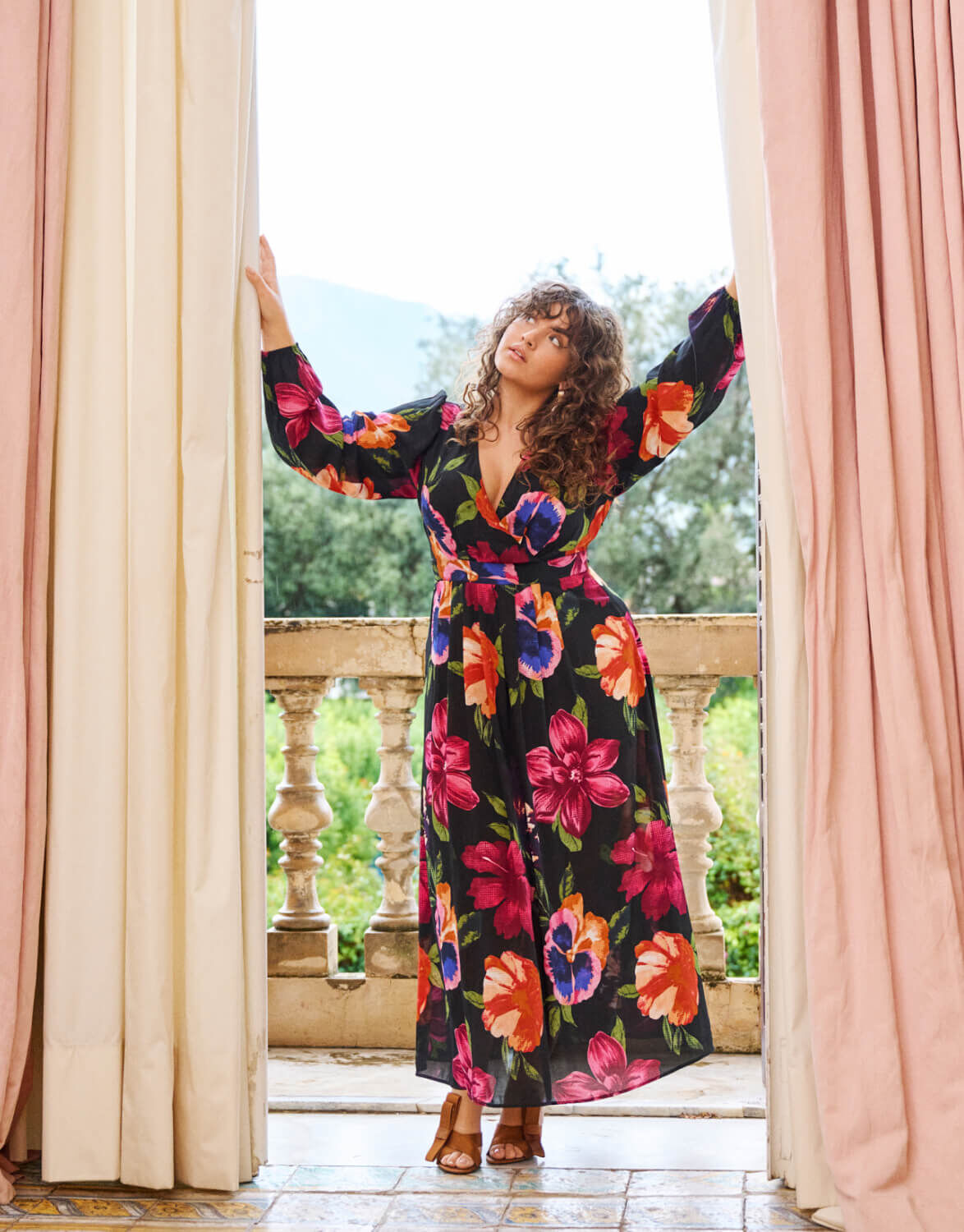 Czarne sukienki zawijane